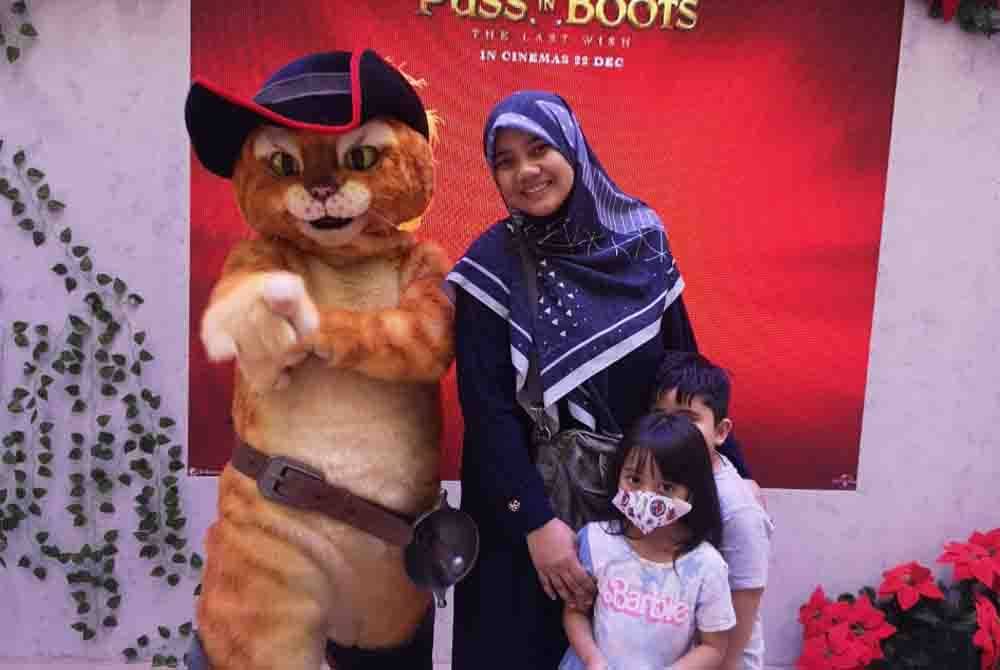 Nurul Amalina dan dua cahaya matanya.