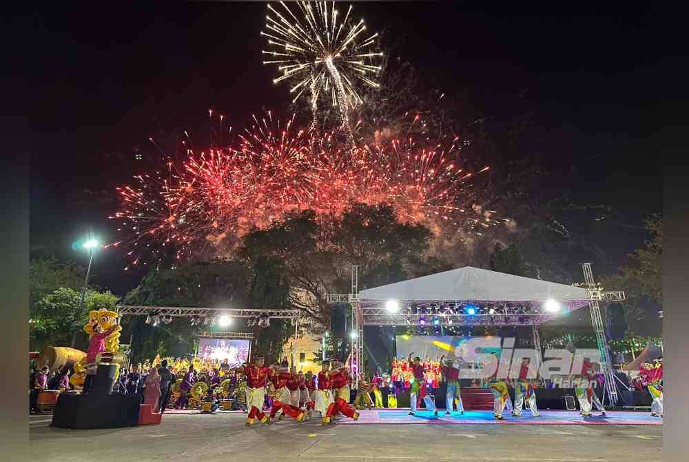 Persembahan tarian kebudayaan yang dilakukan semasa perasmian TMK 2024.