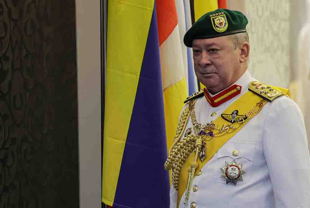 Sultan Ibrahim berkenan berangkat pulang selepas menyempurnakan Istiadat Pembukaan Mesyuarat Pertama Penggal Ketiga Parlimen ke-15 di Bangunan Parlimen pada Isnin. Foto Bernama