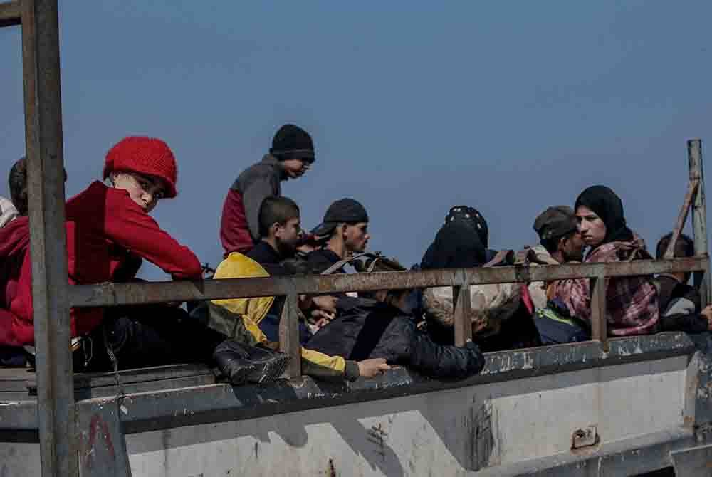 Penduduk di Gaza berdepan kebuluran yang teruk sehingga terpaksa memakan dedak haiwan. Foto EPA