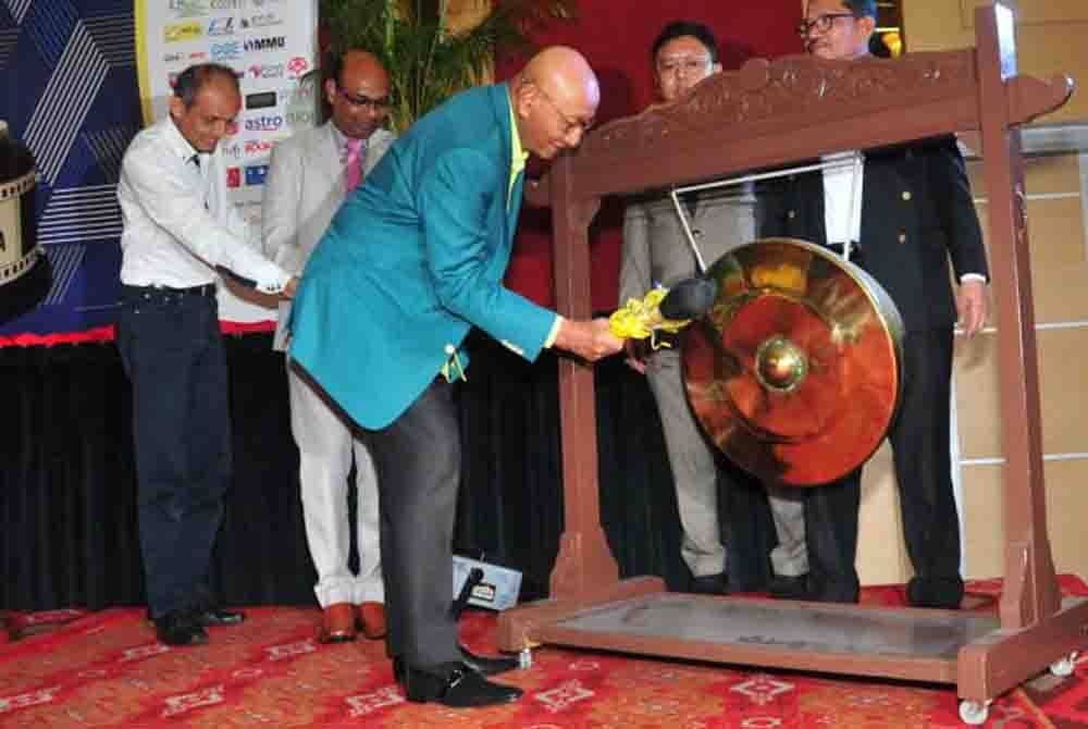 Tengku Azlan menyempurnakan perasmian Anugerah Akademi Filem Antarabangsa Kuala Lumpur 2024.