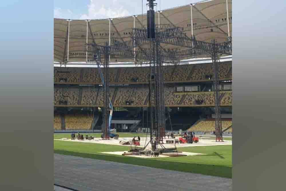 Pentas stadium yang diletakkan di atas padang mengundang kerisauan menjelang aksi Harimau Malaya menentang Oman pada 26 Mac