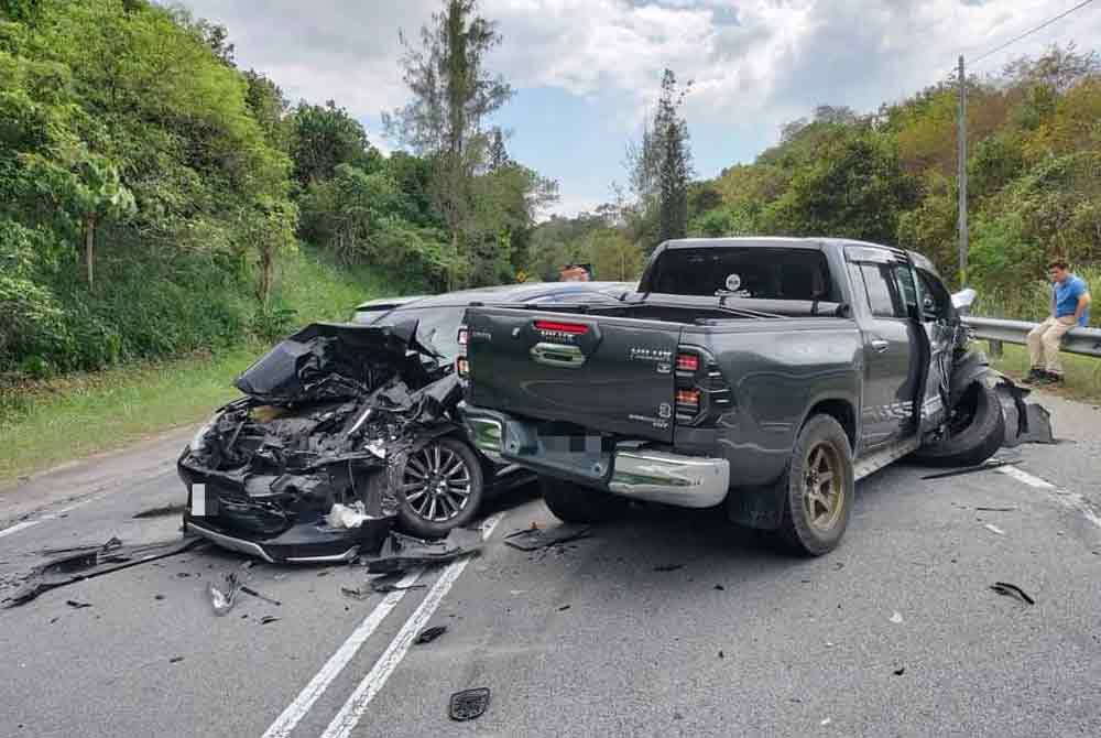 Empat kenderaan yang terlibat dalam kemalangan menyebabkan seorang kanak-kanak perempuan berusia 11 tahun maut di Gerik. Foto ihsan pembaca