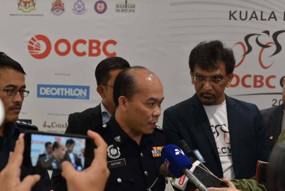 Suffian (tengah) ditemui media selepas melancarkan pelan laluan OCBC Cycle KL 2024 di Kuala Lumpur pada Selasa. Foto Agensi