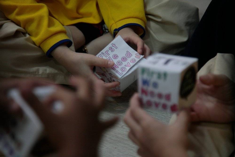 KEMPEN First We Need Love dilancarkan bagi membantu kanak-kanak dan remaja yang kurang bernasib baik sempena Ramadan ini. 