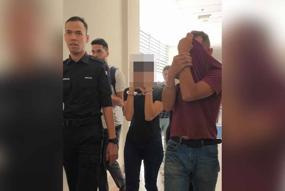 Pasangan suami isteri didakwa di Mahkamah Sesyen Petaling Jaya pada Rabu atas pertuduhan menganiaya anak lelaki mereka yang berusia setahun empat bulan, dengan memberi susu bercampur air mengandungi dadah jenis 'methamphetamine.