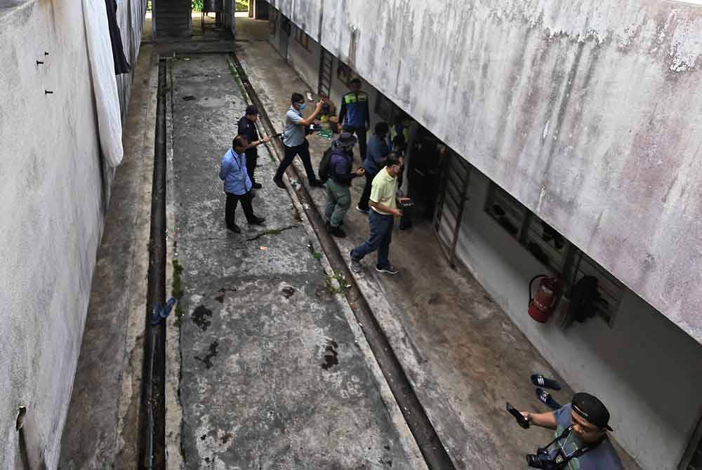 Keadaan asrama menempatkan seramai 165 pekerja warga asing.