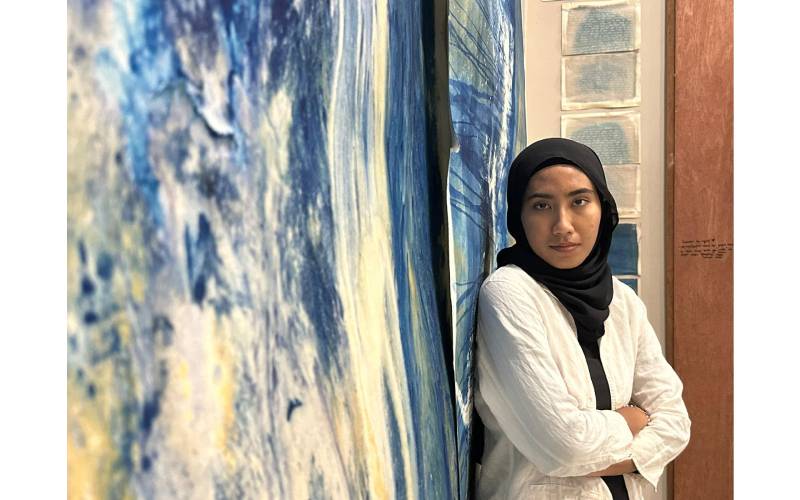 Alya Bieha, menggunakan teknik Cyanotype dalam karyanya.