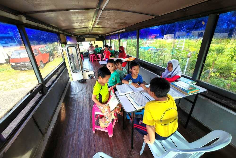 Keadaan dalaman pusat pengajian al-Quran di Taman Seri Rembau.