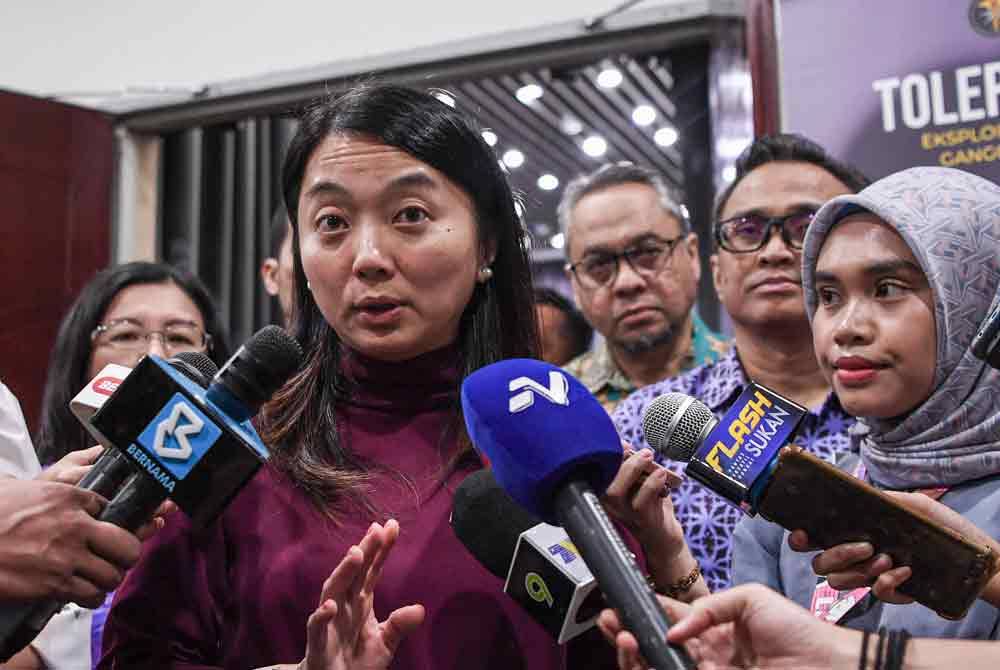 Hannah Yeoh ketika sidang media selepas merasmikan Seminar Kod Sukan Selamat: Antigangguan Seksual Dalam Sukan di Institut Sukan Negara, Bukit Jalil pada Khamis. Foto Bernama