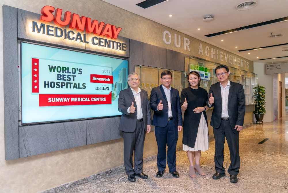 (Dari kiri) Presiden Kumpulan Penjagaan Kesihatan Sunway, Datuk Lau Beng Long; Pengarah Urusan Kumpulan Sunway Healthcare (Operasi Hospital dan Penjagaan Kesihatan), Dr Khoo Chow Huat; Pengarah Pembangunan Perniagaan dan Komunikasi Korporat Bandar Sunway SMC, Tan Mei Shin dan Pusat Perubatan Sunway, Pengarah Pembangunan Perniagaan dan Komunikasi Korporat Sunway City; Dr Seow Vei Ken.
