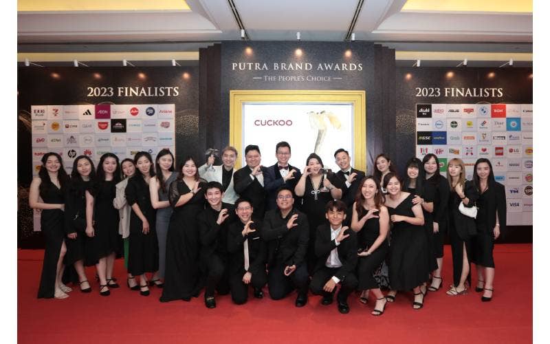 CUCKOO merangkul dua anugerah perak bagi kategori ‘Peralatan Peribadi, Isi Rumah dan Luar’ (Personal, Household & Outdoor Appliances) dan ‘Produk & Kedai Pembaikan Rumah’ (Home Improvement Products & Stores) di Anugerah Putra Brand 2023 baru-baru ini.