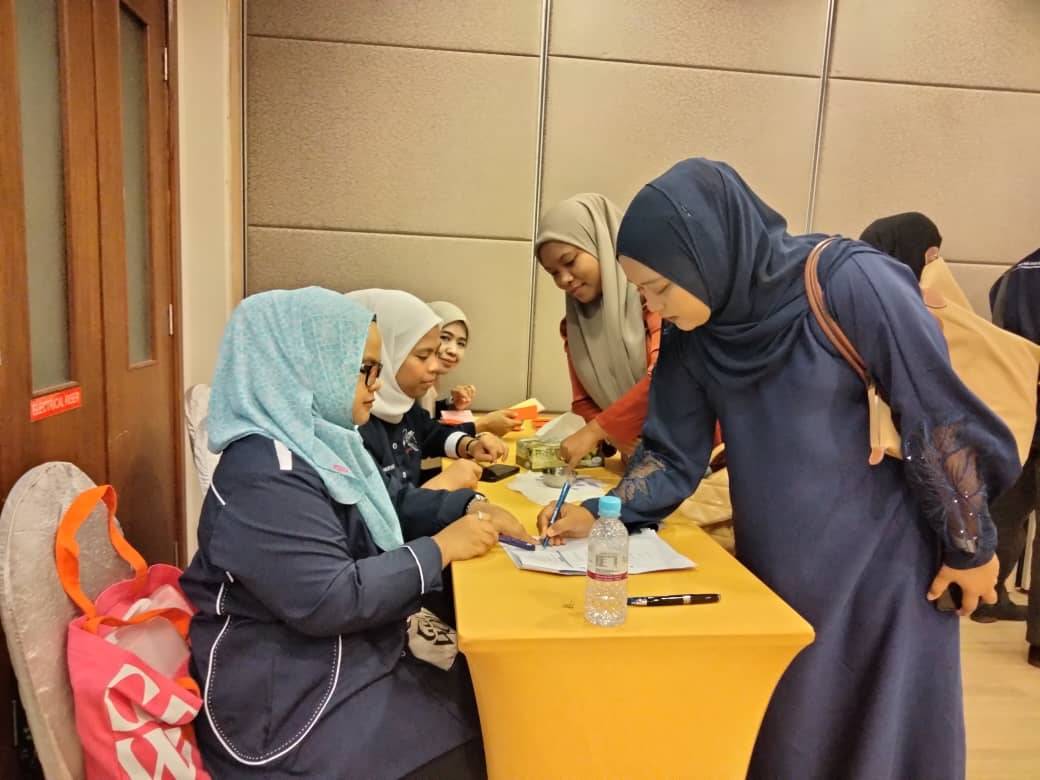 Wartawan sambilan Berita Harian, Syaherah Mustafa mendaftar untuk proses pemilihan kepimpinan baharu Kemudi