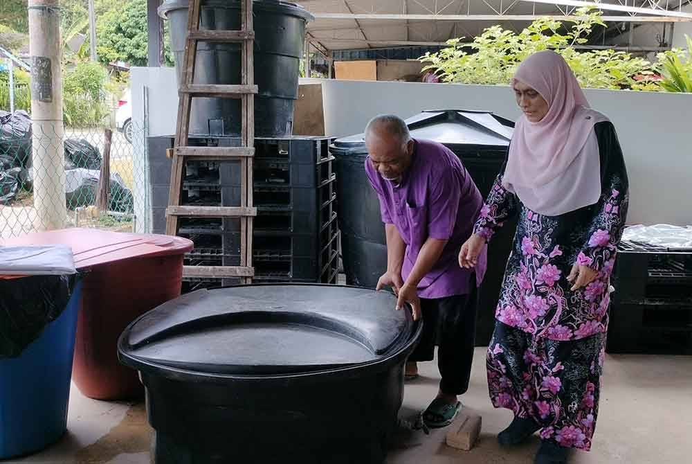Keluarga Normah terpaksa membelanjakan ribuan ringgit bagi menyediakan pam dan tangki tambahan akibat sering terputus bekalan.