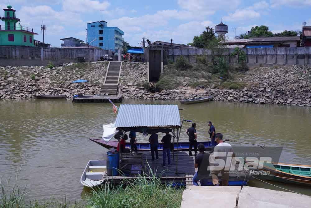 Tinjauan Sinar Harian di Rantau Panjang, Kelantan mendapati terdapat pergerakan keluar masuk menggunakan bot melalui Sungai Golok di beberapa pangkalan haram di kawasan terbabit. Foto: MOHD HALIM ABDUL WAHID