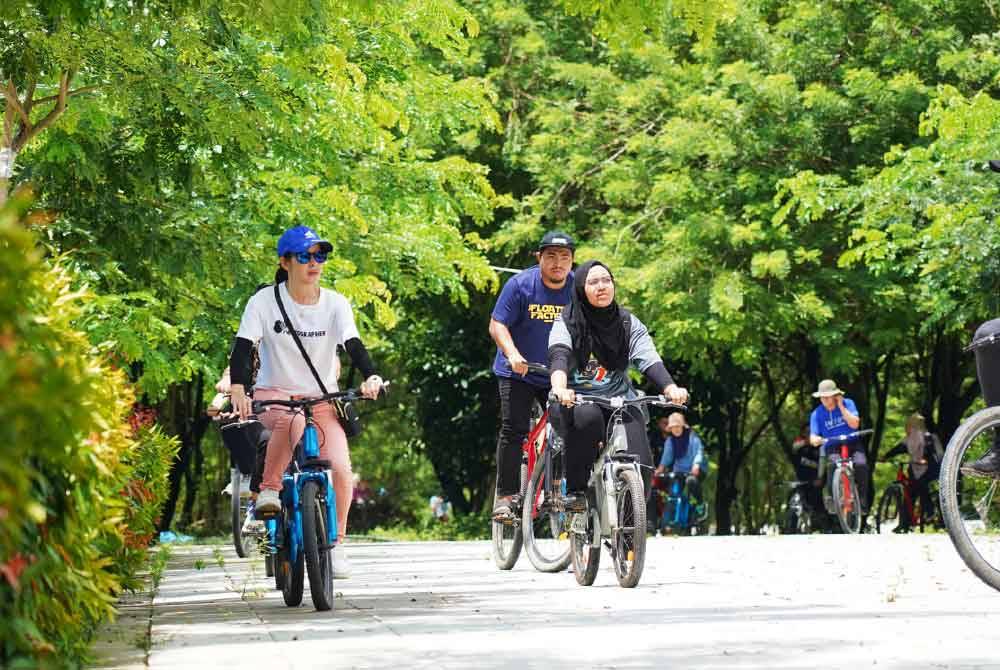 Aktiviti santai berbasikal dengan laluan khas sejauh empat kilometer turut disediakan kepada pengunjung di TT5.