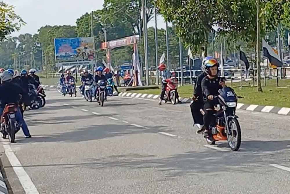 Peminat RXZ tidak melepaskan peluang untuk memeriahkan program RXZ Fighter di Serambi Teruntum pada Sabtu.