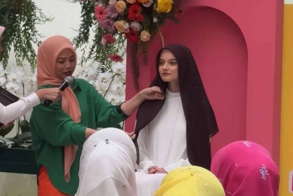 Fatin Farina tekad meninggalkan dunia perbankan untuk menceburi bidang solekan dan penata hijab.