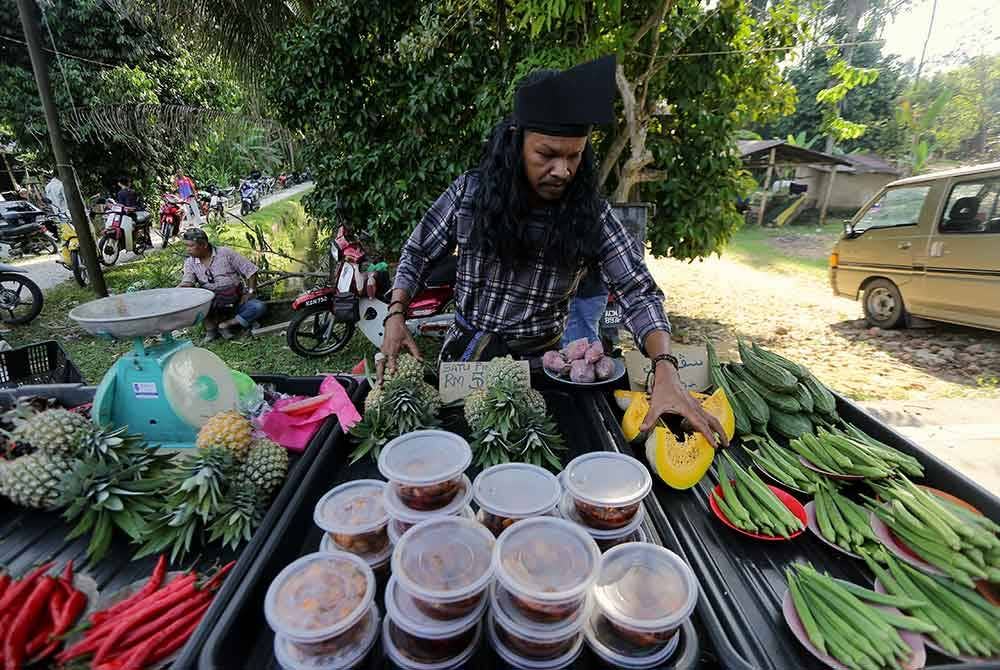 Pasar pagi ini beroperasi pada Jumaat setiap minggu dari jam 7 pagi hingga 12 tengah hari. Foto Bernama