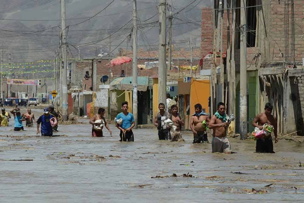 Ribuan mangsa terjejas dalam kejadian banjir di Peru. - Foto Agensi