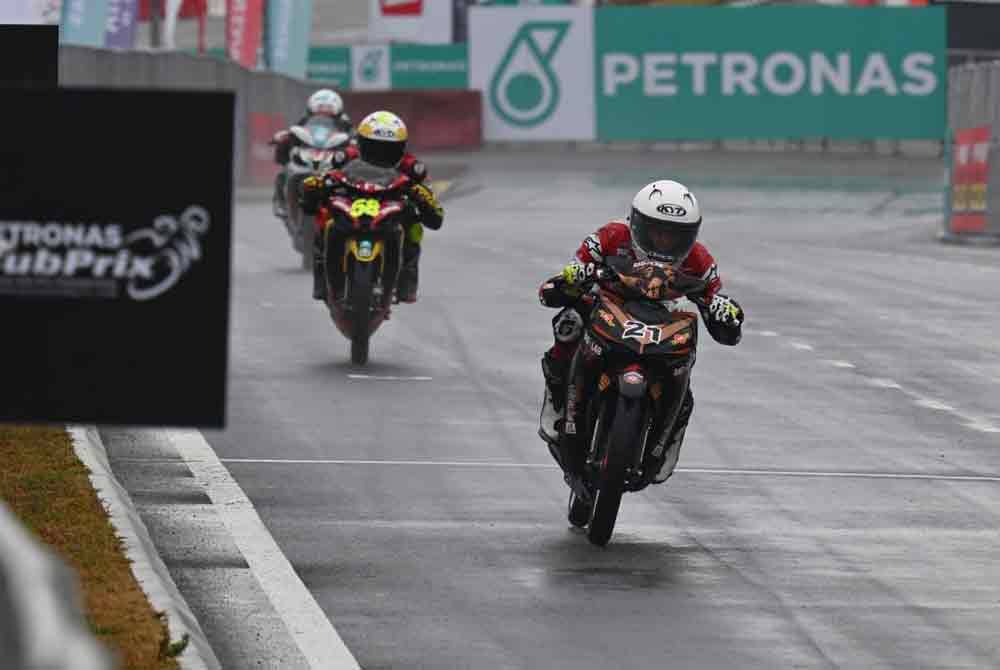 Litar basah menguji skil pelumba.