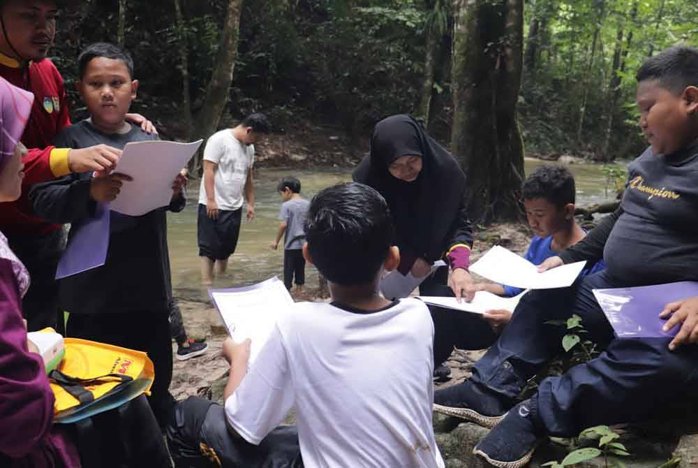 Mengaji sambil menikmati alam semula jadi.