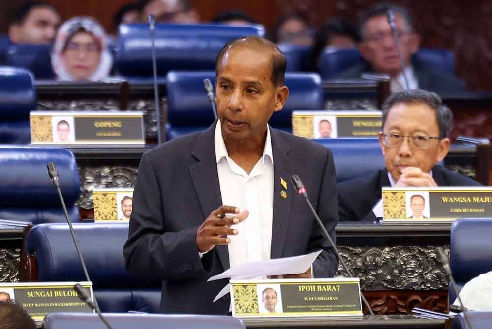 Timbalan Menteri di Jabatan Perdana Menteri (Undang-Undang Dan Reformasi Institusi) M. Kulasegaran ketika sesi soal jawab Waktu Pertanyaan-Pertanyaan Menteri sempena Sidang Dewan Rakyat di Bangunan Parlimen hari ini. Foto Bernama