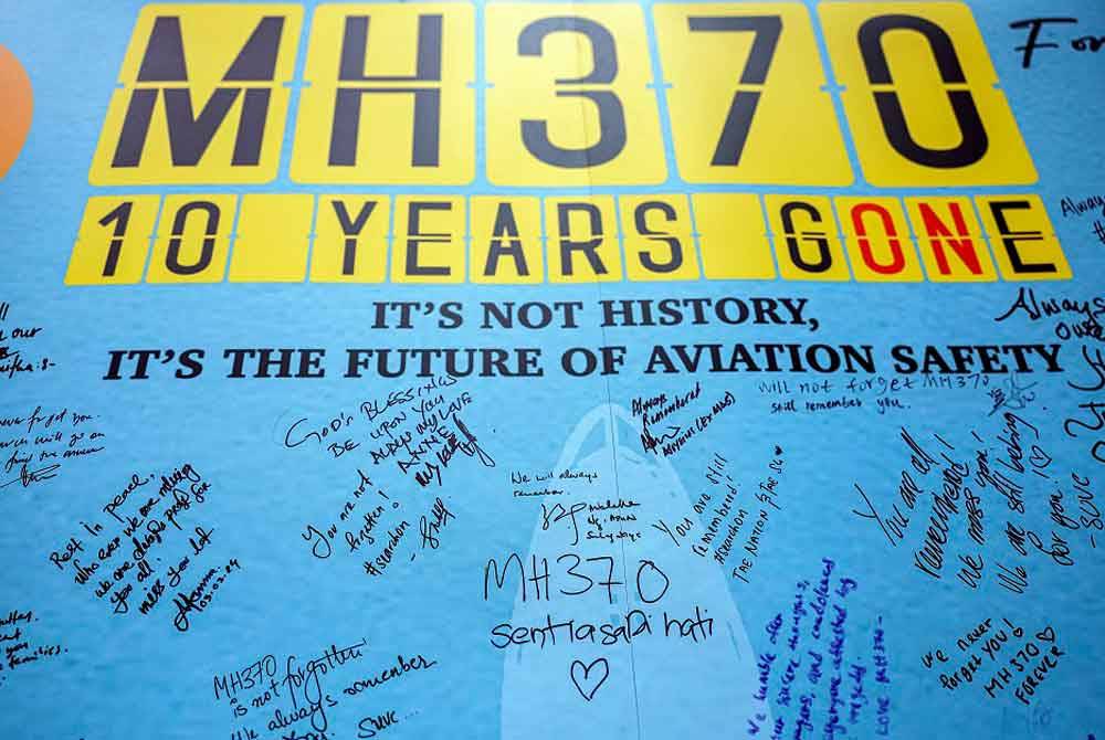 Antara ucapan dan kata-kata semangat yang ditulis ahli keluarga dan para pengunjung pada majlis 'MH370: 10th Annual Rememberance Event' di ibu kota semalam. Foto Bernama
