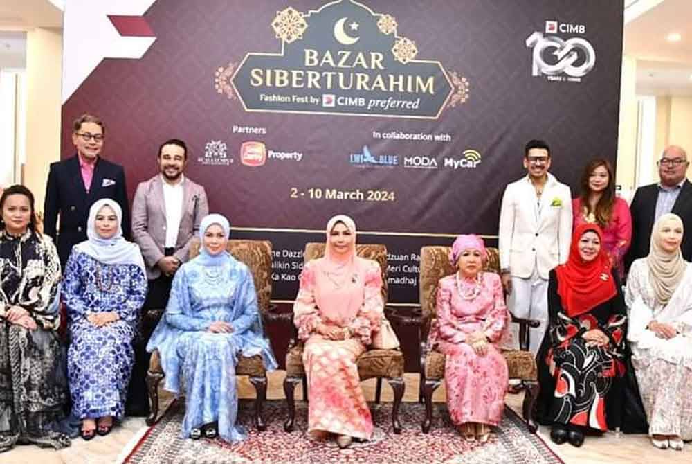Tengku Norashikin dan Sultanah Nur Zahirah berkenan berangkat menghadiri majlis pertunjukan fesyen Bisikan Syawal dan Bazar Sibeturahim Fashion Fest 2024.