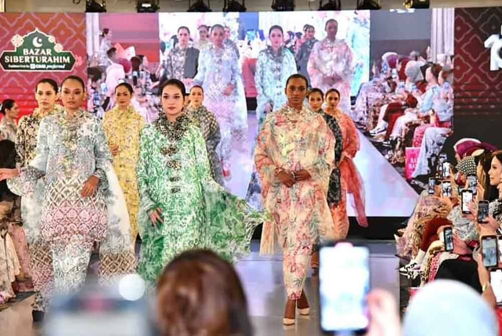 Rangkaian koleksi busana terbaharu sempena Aidilfitri ini direka pereka fesyen terkemuka, Datuk Radzuan Radziwill.