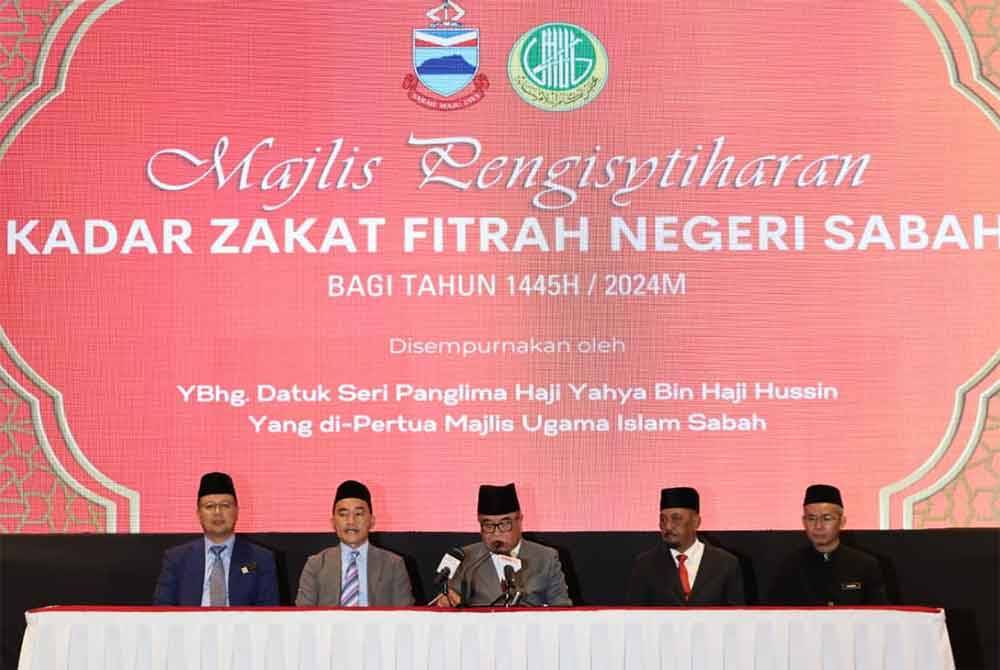 Yahya (tengah) mengumumkan kadar zakat fitrah yang ditetapkan bagi negeri Sabah iaitu sebanyak RM7.50.