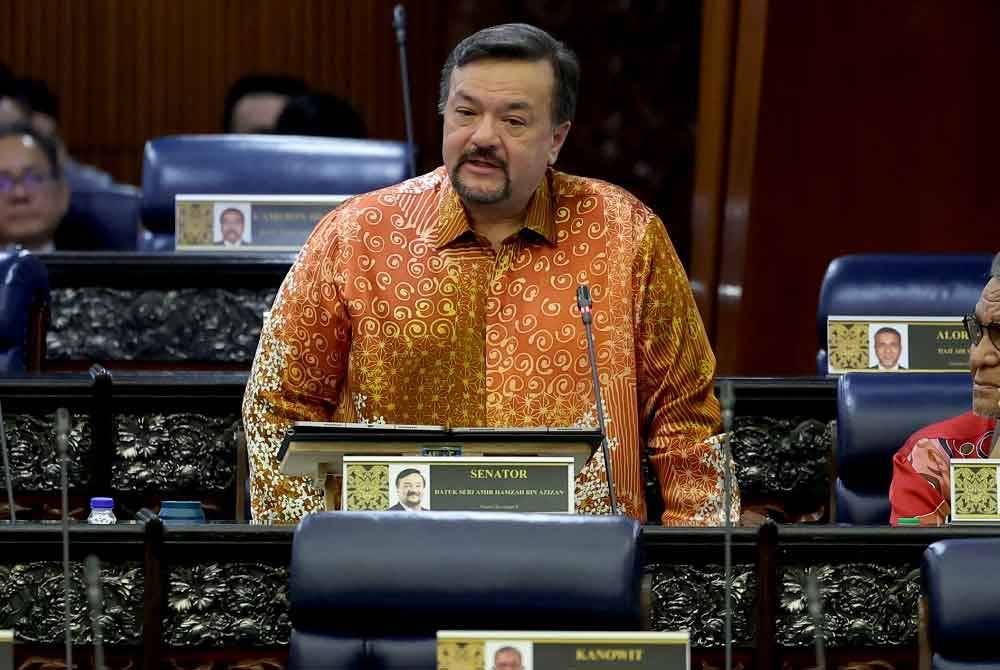 Amir Hamzah ketika sesi Waktu Pertanyaan-Pertanyaan Menteri pada Persidangan Dewan Rakyat di Bangunan Parlimen hari ini. - Foto: Bernama