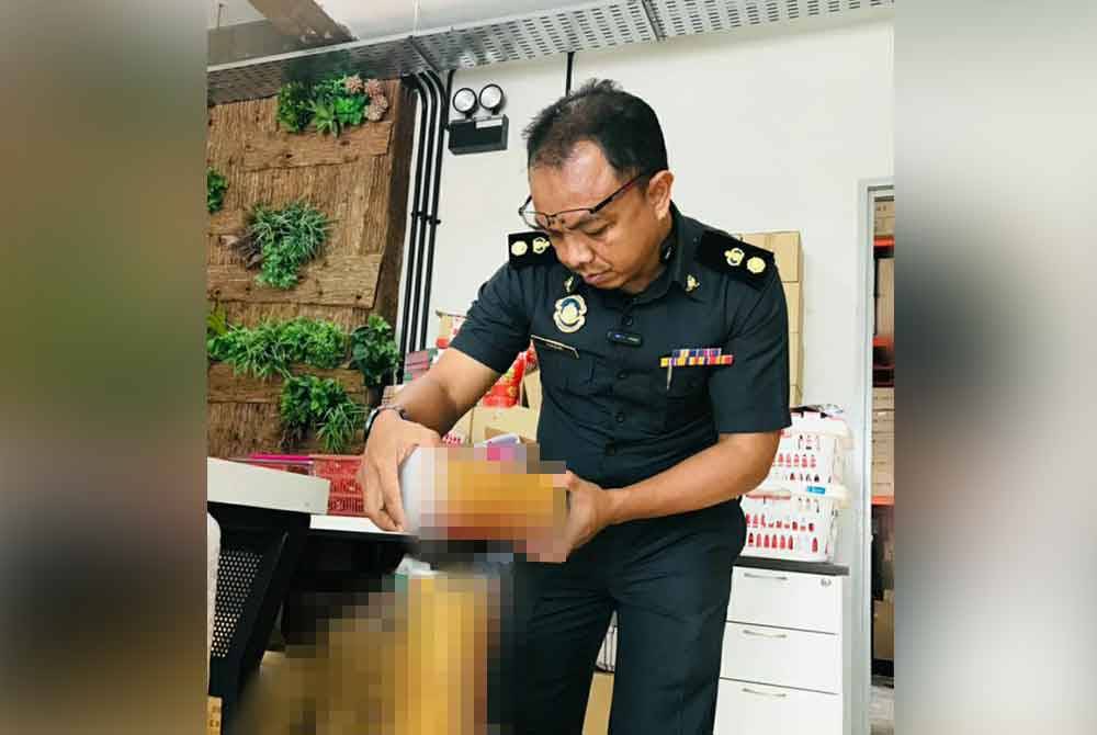 Semakan awal mendapati logo halal berkenaan digunakan untuk tujuan perdagangan secara tidak sah. Foto KPDN Perak