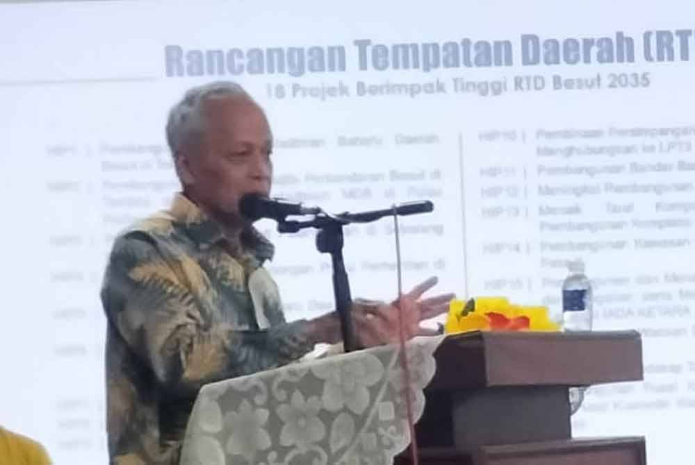 Muhamad Nasir menjadi ahli panel sempena Mesyuarat Town Hall Bersama MP Dan ADUN Besut pada Selasa