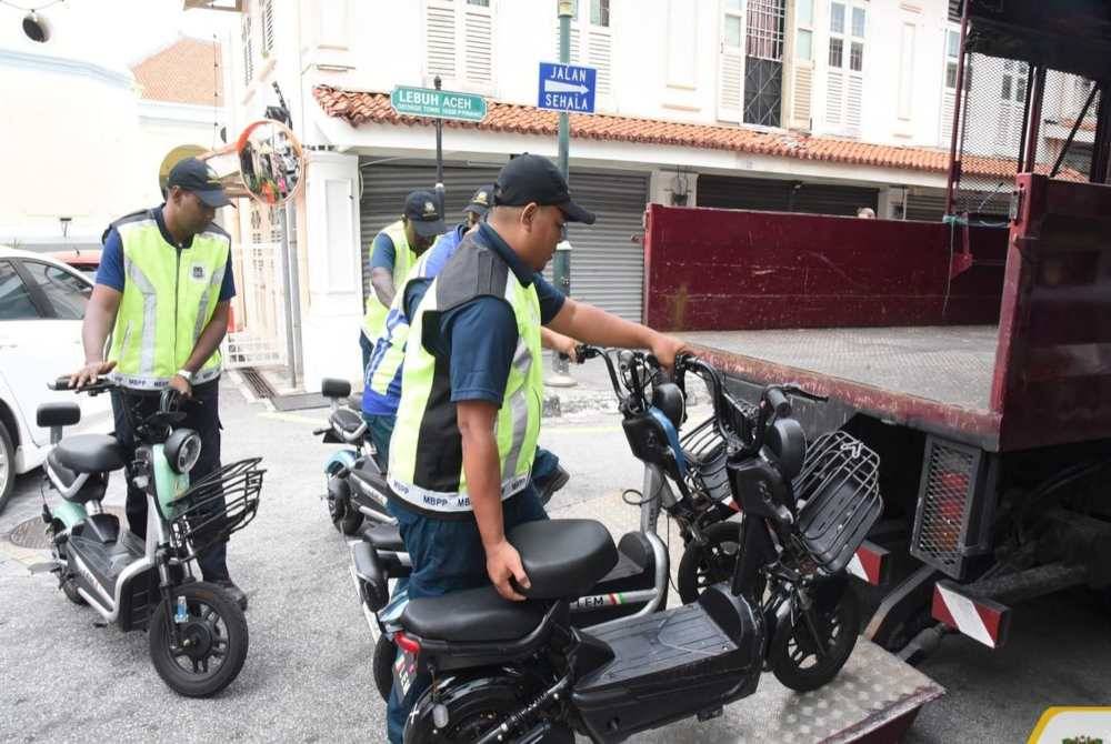 Anggota penguatkuasa MBPP merampas 44 buah e-skuter dalam operasi khas yang dijalankan pada Selasa.