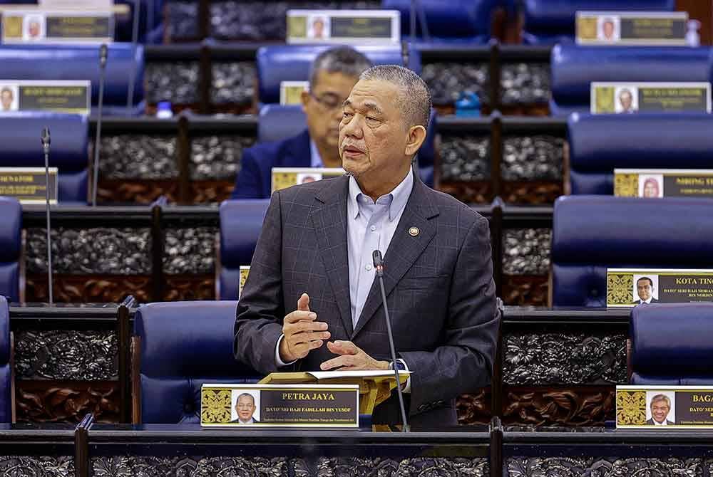Fadillah ketika sesi soal jawab Pertanyaan-Pertanyaan Jawab Lisan sempena Sidang Dewan Rakyat di Bangunan Parlimen hari ini. Foto Bernama