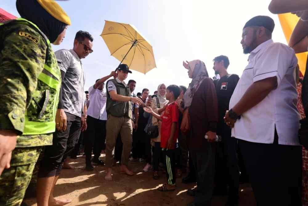Tengku Hassanal berkenan berangkat tiba ke Kuala Tembeling.