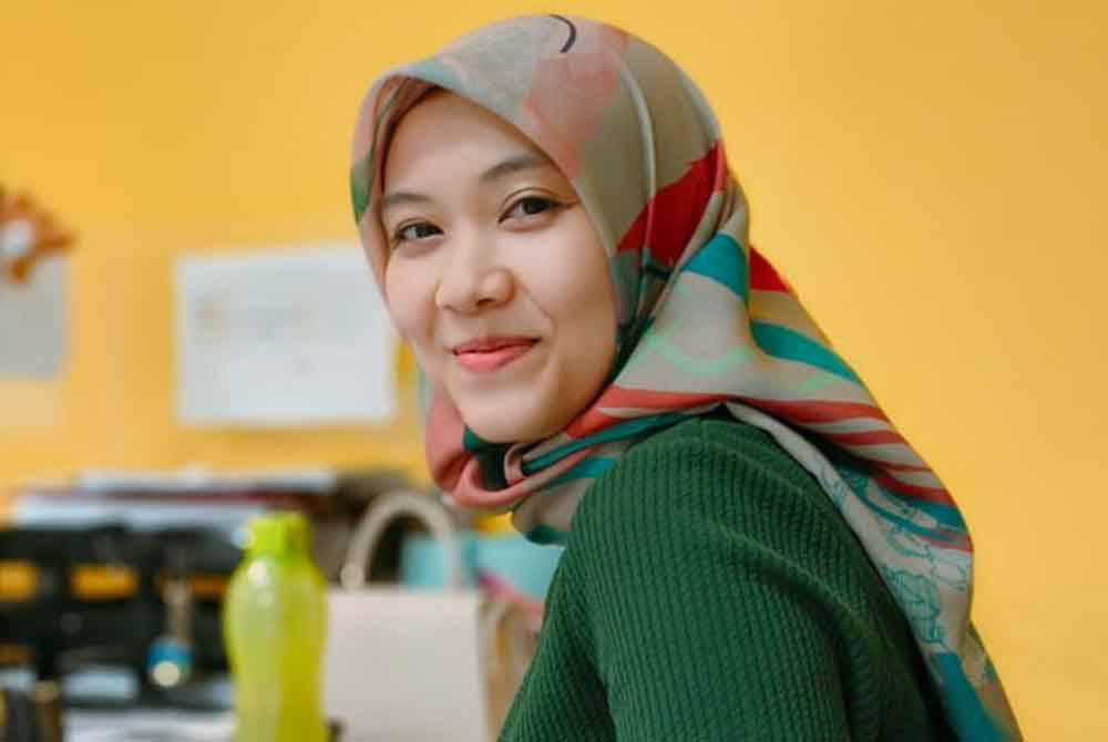 Eksekutif kanan, Hiziani Sofya, 36.