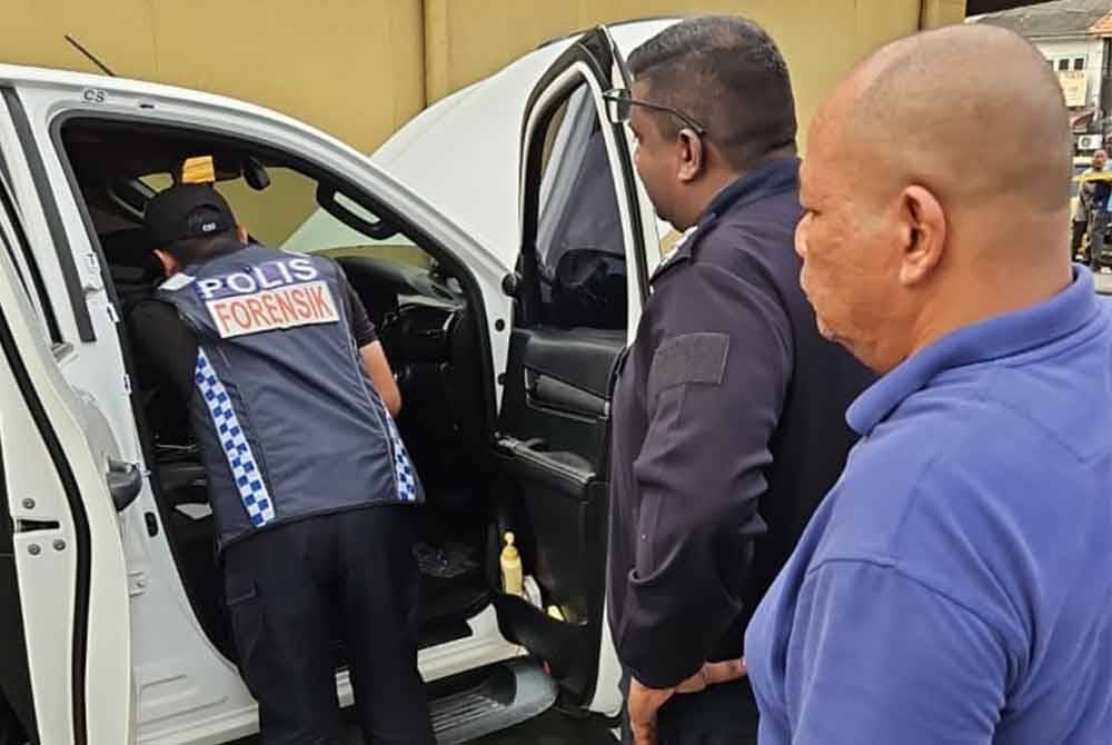 Polis menjalankan siasatan di lokasi kejadian kes tembak di Kapar, Klang pada Rabu.
