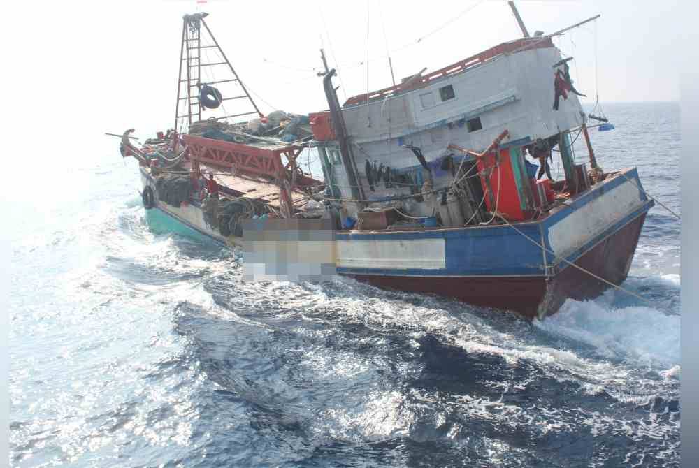 Antara bot nelayan asing ditahan. Foto Maritim Terengganu