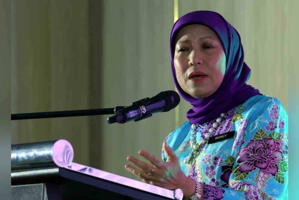 Nancy berucap pada Majlis Perasmian Program Keusahawanan Wanita (WiE) di sebuah hotel pada Khamis. Foto Bernama