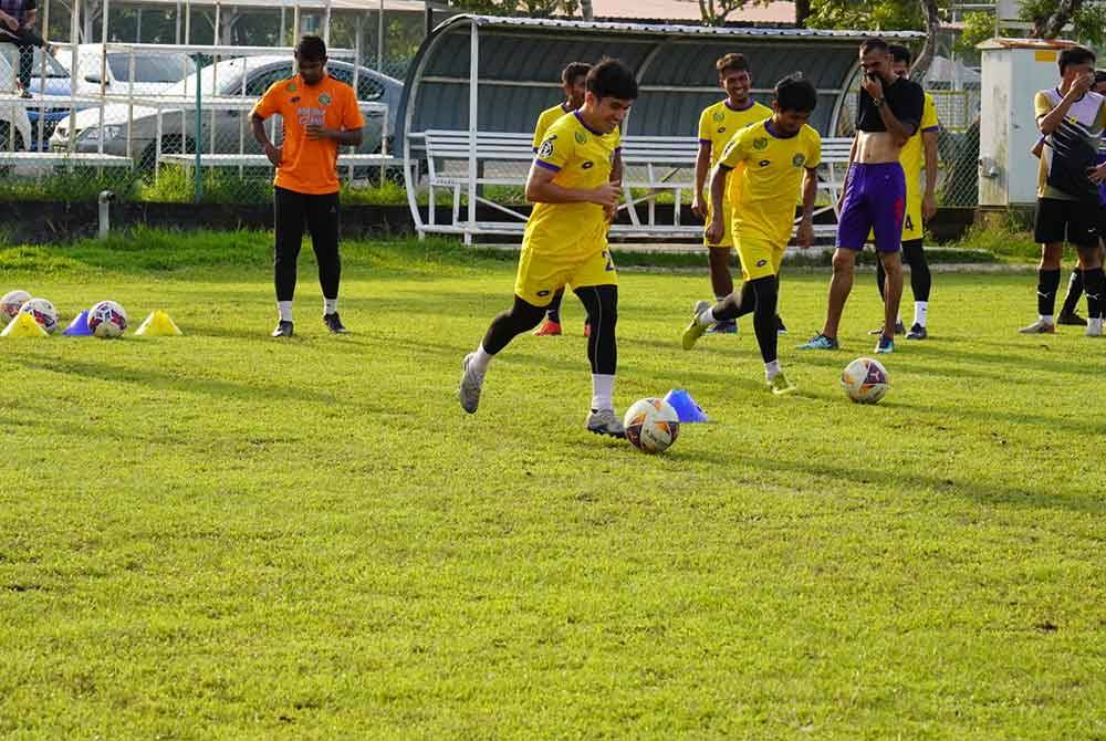Pemain Perlis United ketika menjalani latihan pada 28 September tahun lalu. Foto Perlis United FC