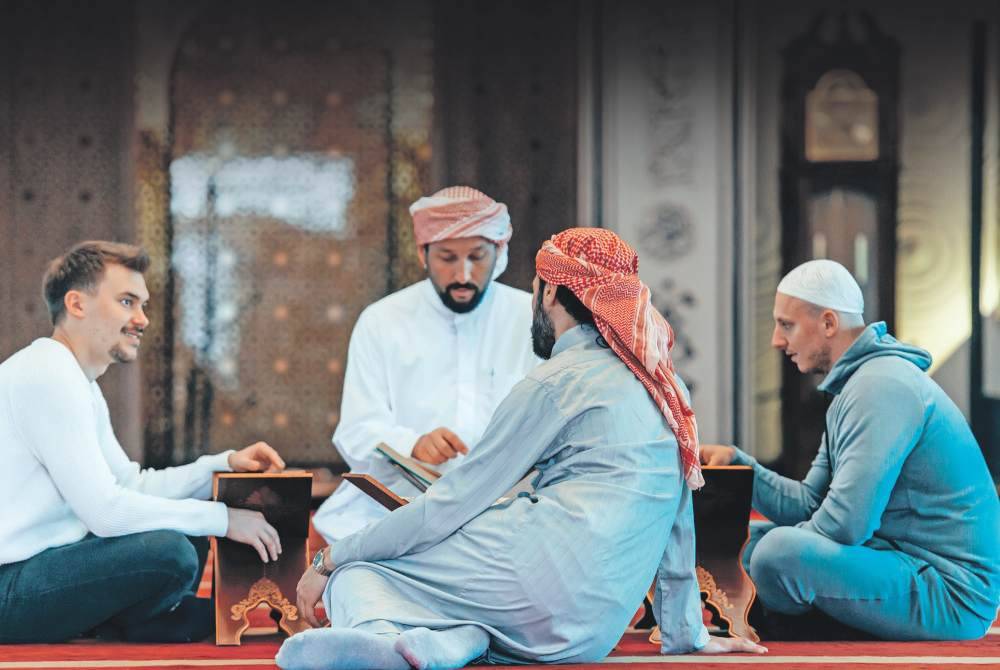 SELAIN bertadarus dan khatam al-Quran, tambah nilailah amalan kita itu dengan bertadabbur iaitu menghayati serta mengamalkan apa yang terdapat dalam kitab suci berkenaan. -Foto: 123rf