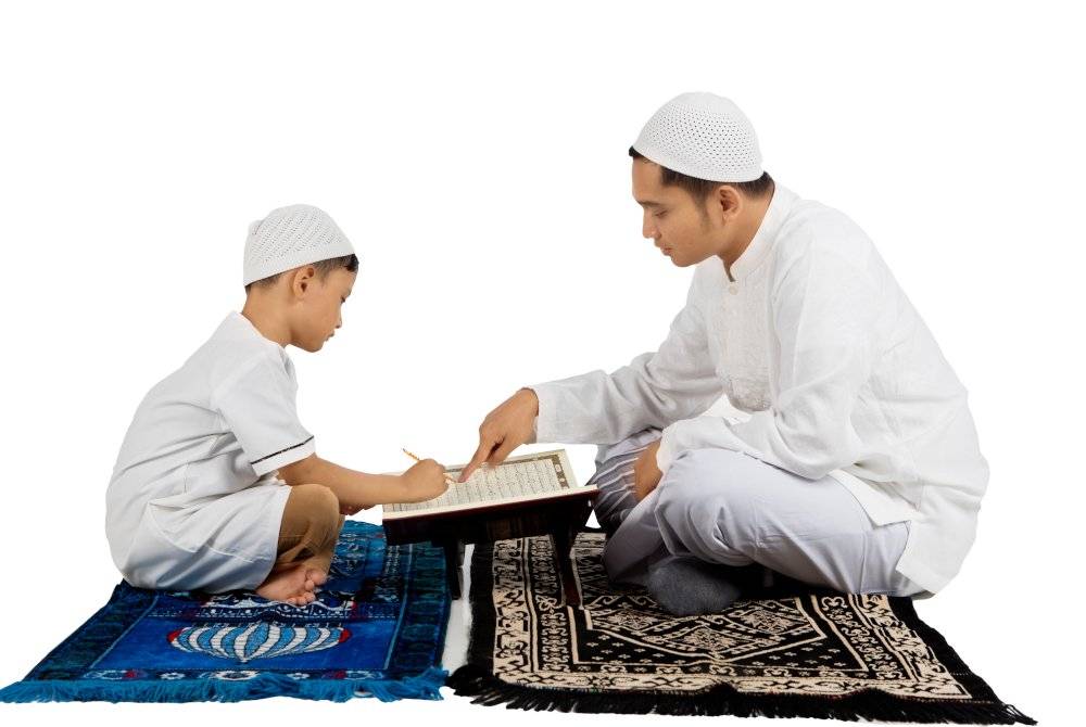 BAIK khatam atau bertadarus al-Quran, kedua-duanya termasuk sebagai ibadah yang cukup hebat dalam menghidupkan bulan Ramadan. -Foto: 123rf