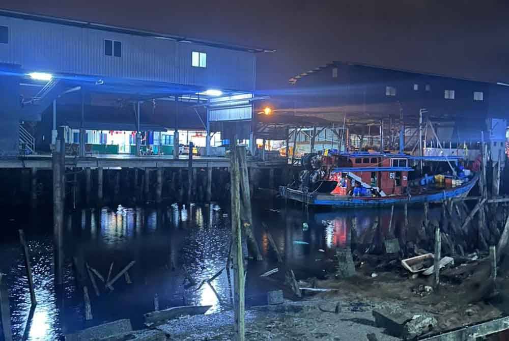 KPDN Selangor bersama PDRM menumpaskan sindiket penyelewengan minyak diesel bersubsidi nelayan dalam satu serbuan yang dilakukan di daerah Sungai Besar pada Selasa lalu.