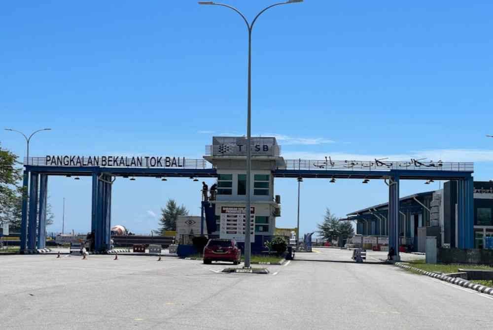 Pangkalan Bekalan Tok Bali di Pasir Puteh.