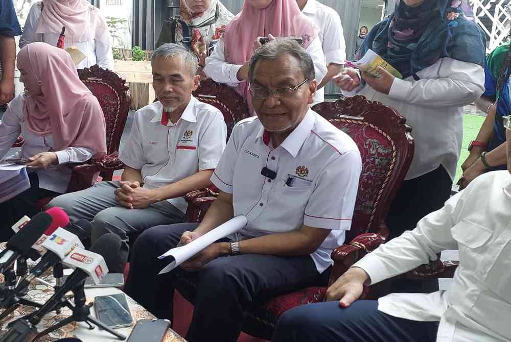 Dr Dzulkefly (tengah) ketika sidang akhbar