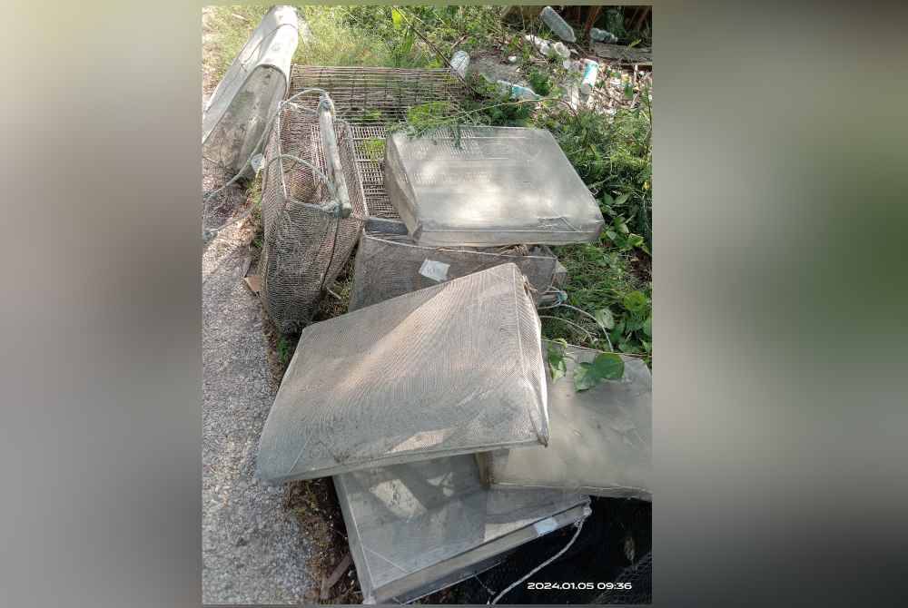 Antara peralatan dipercayai digunakan untuk menangguk kerang secara haram.