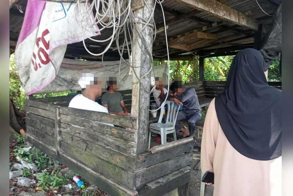 Lelaki yang ditahan disiasat dibawah Seksyen 16 Enakmen Kesalahan Jenayah Syariah (Takzir) Terengganu 2001.