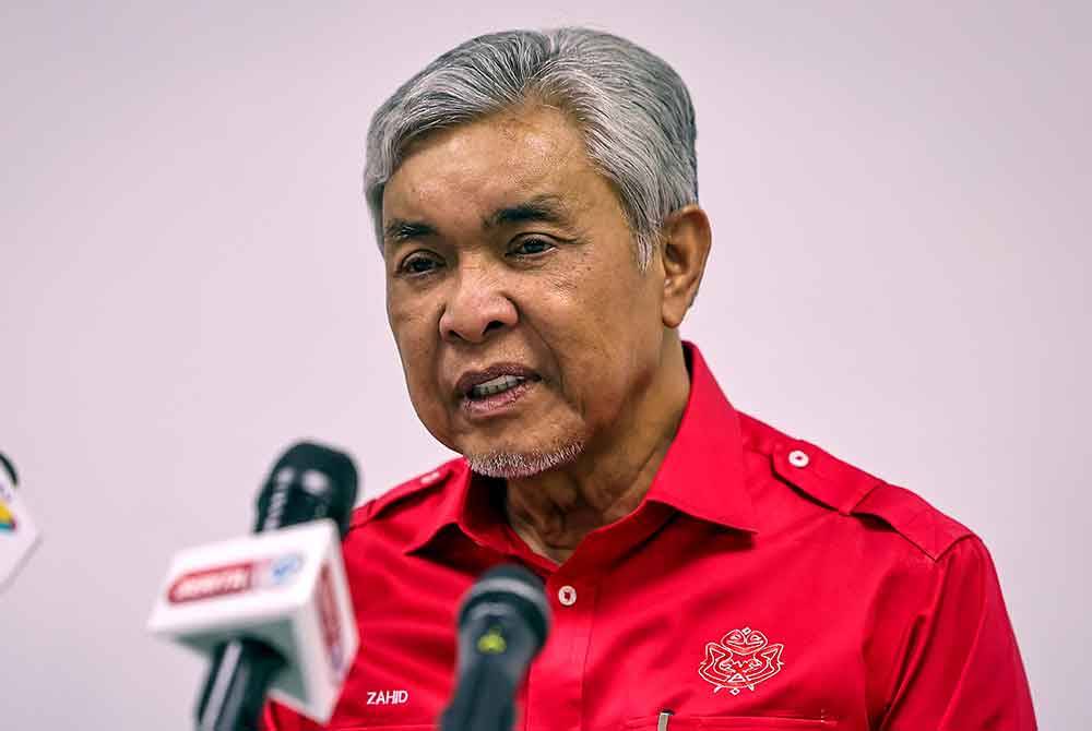 Ahmad Zahid bercakap pada sidang media Jelajah Akar Umbi Presiden UMNO Bersama UMNO Bahagian Kepala Batas hari ini. Foto Bernama